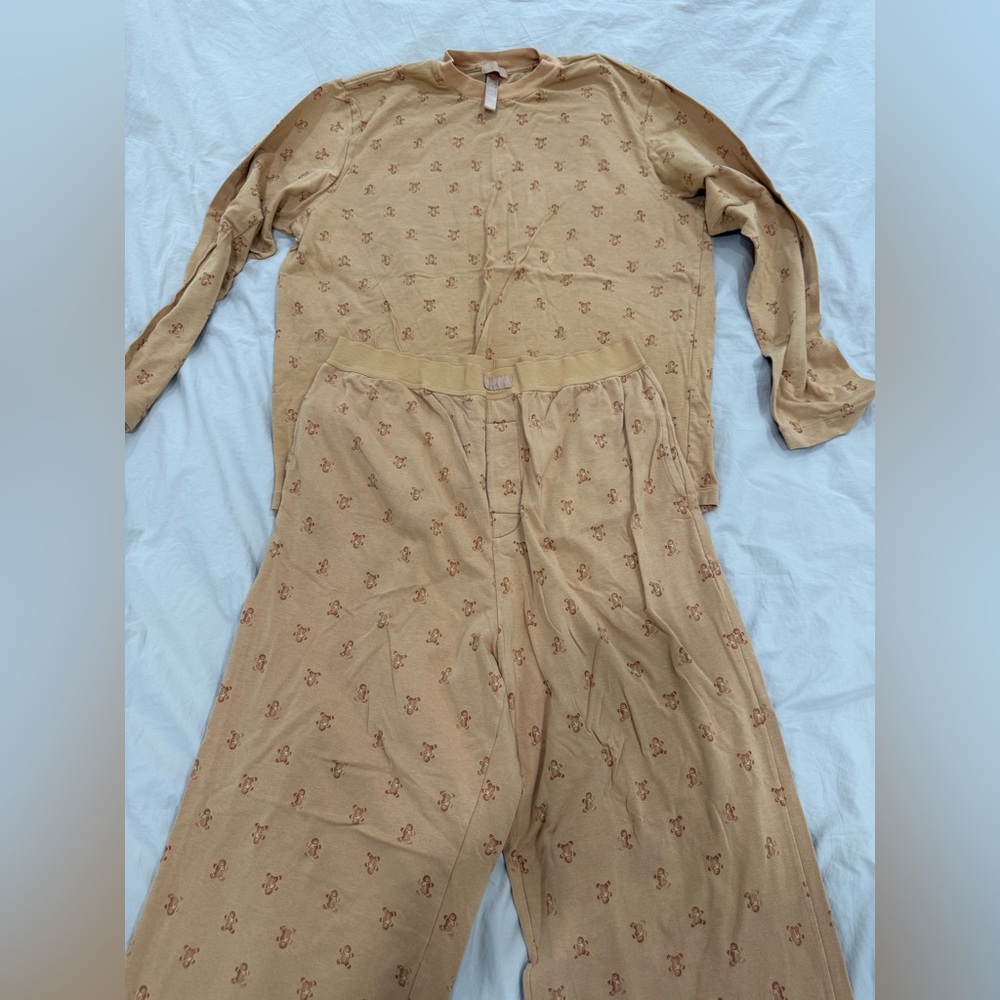 Skims - Boyfriend long sleeve tee and pants set